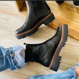 Caslon Miller Water Resistant Chelsea Boot